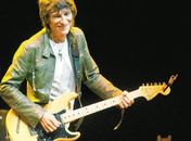 Ronnie Wood sai da sombra dos Rolling Stones em seu CD solo
