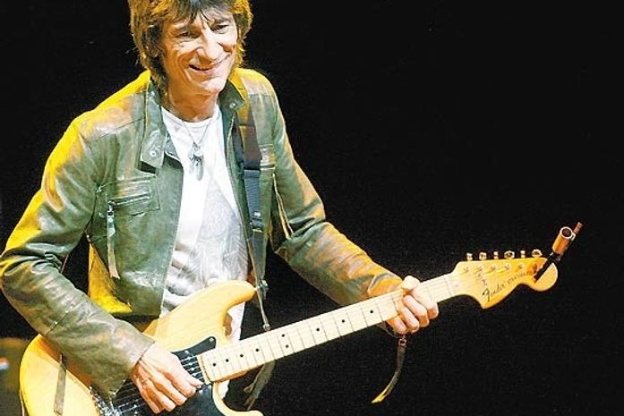 Ronnie Wood sai da sombra dos Rolling Stones em seu CD solo