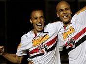 Vídeos:Herói, Oliveira festeja: 'Foi o gol de bico mais bonito da minha carreira'