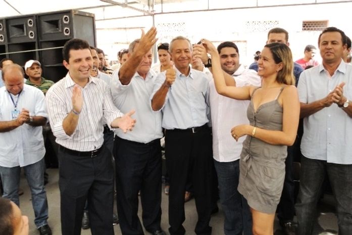 Entrega das chaves da viatura do SAMU.