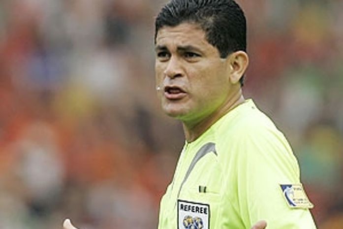 Árbitro colombiano da Fifa é internado após ser encontrado inconsciente em casa