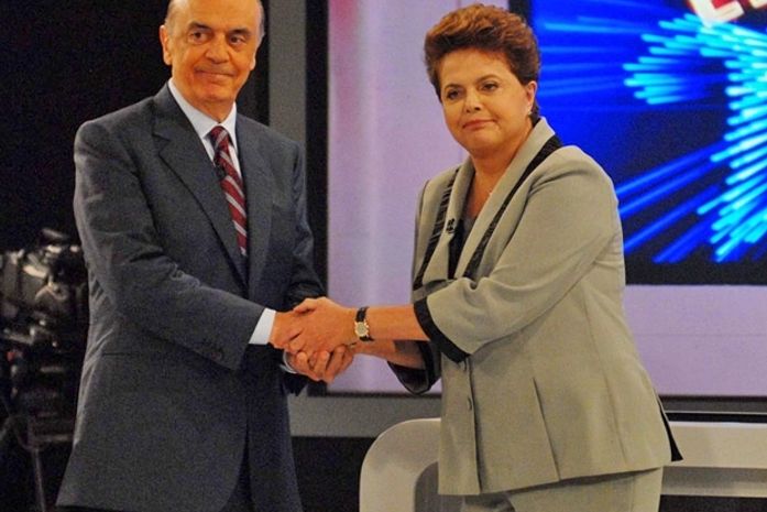 Debate na TV Globo reúne os dois candidatos à Presidência