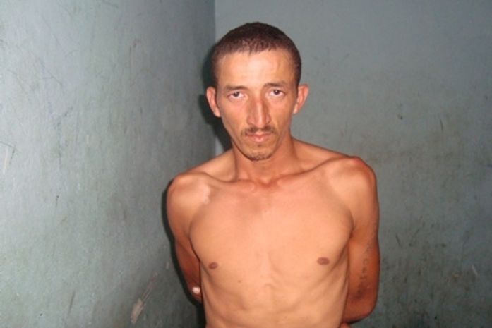 Homem é preso após quebrar vidro de viatura da PM