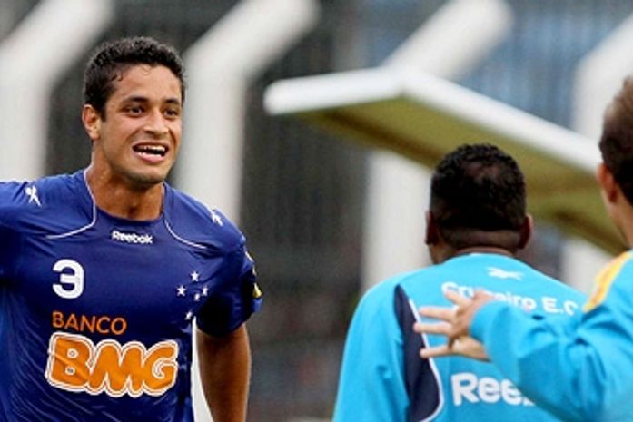 Cruzeiro espanta zebra, bate Prudente e cola na lidarança