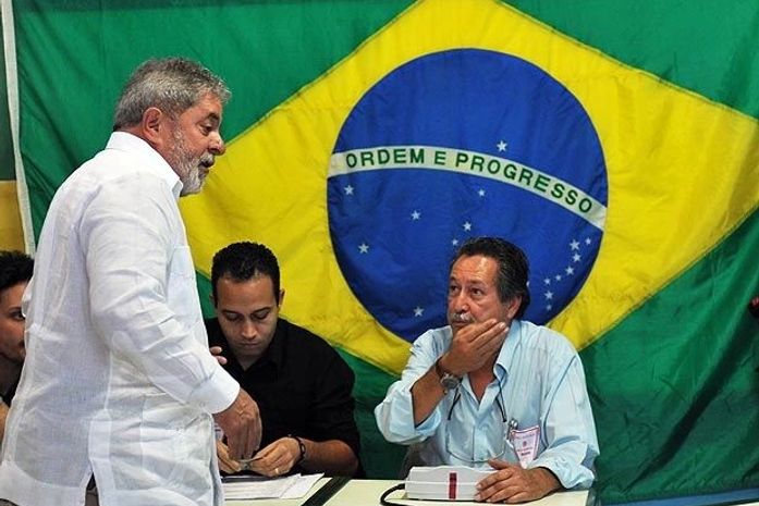 Após votar, Lula diz que Serra sai menor das eleições