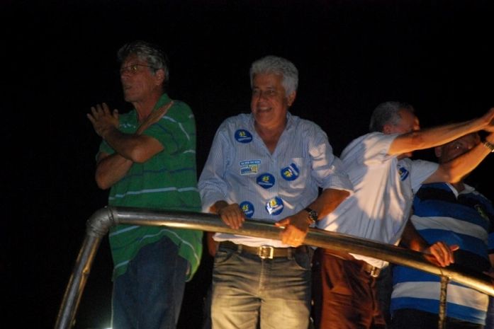 Téo e Thomaz Nonô comemoram vitória
