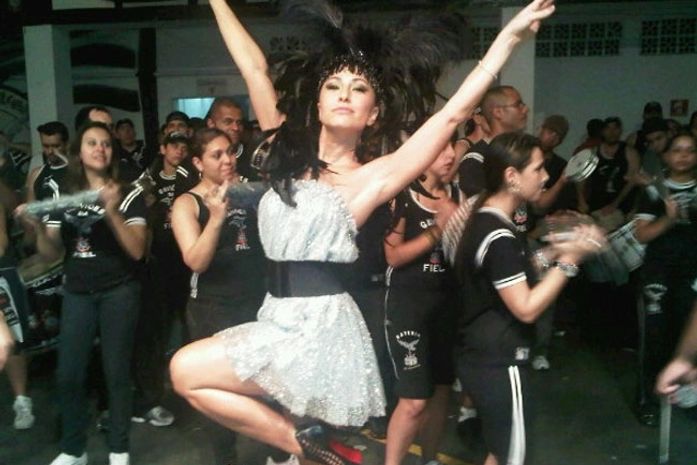 Sabrina Sato nega ter pago R$ 500 mil para ser a rainha da Vila Isabel