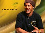 Ronaldinho comemora retorno à Seleção, mas critica técnico do Milan