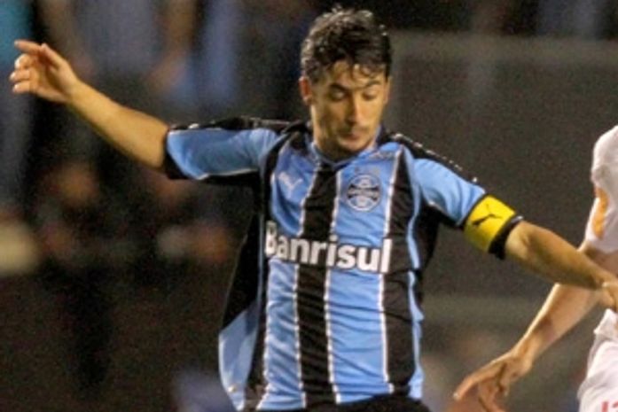 Dirigente comemora maior contratação do Grêmio em 2010: Douglas