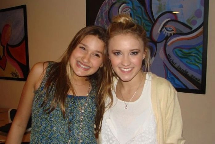 Sasha tieta Emily Osment, atriz de Hanah Montana