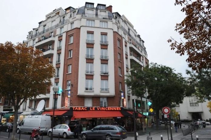 Toldo de café salva bebê após queda de 7 andares em Paris