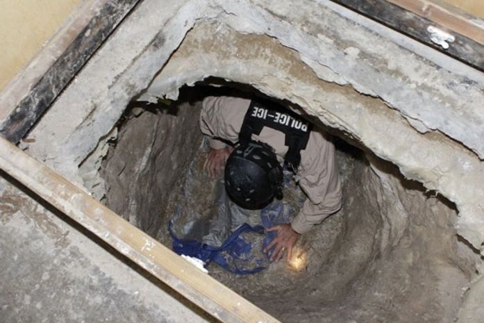 Foto divulgada por autoridades dos EUA mostra o túnel achado na fronteira entre México e EUA na quarta-feira (3). 