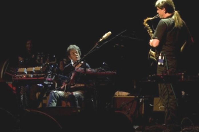 O roqueiro Lou Reed e o saxofonista Ulrich Krieger,
do Metal Machine Trio