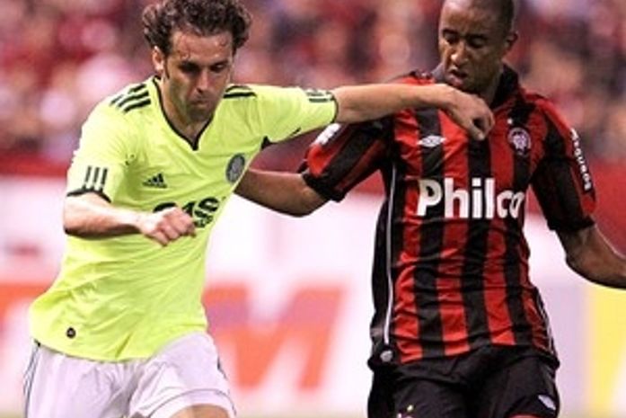 Vídeos:Atlético-PR vence o Palmeiras, sonha com Libertadores e afasta chances do rival