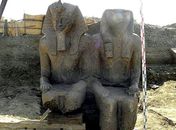 Estátua do faraó Amenhotep III é encontrada no Egito