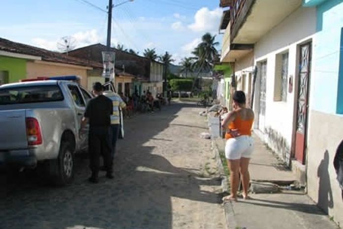 Adolescente é enforcado e apresenta sinais de espancamento