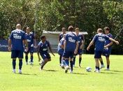 Trio de machucados fica fora do treino e não enfrenta o Avaí