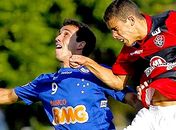 Cruzeiro vence o Vitória por 1 a 0 e segue na luta pelo título do Brasileirão