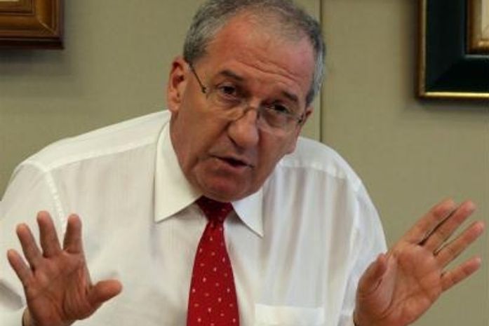 Ministro diz que politicos não podiam ter emissoras de TV