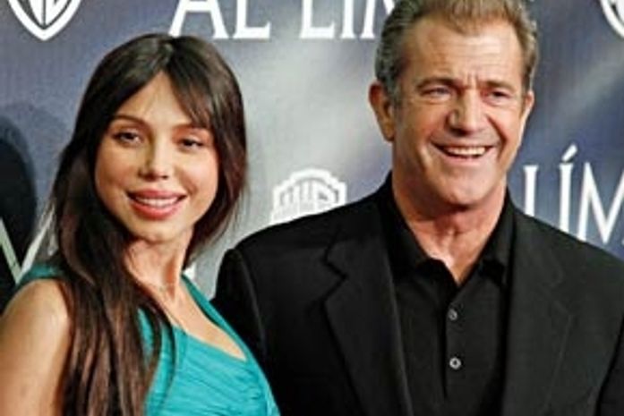 Mel Gibson vai ter que pagar 60 mil de pensão a Oksana e sua filha