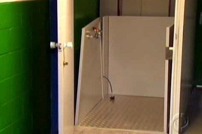 Menina morreu em acidente com elevador usado para transportar deficientes físicos em escola em Campo Largo (PR)