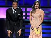 Noite de gala: Claudia Leitte entrega prêmio em Los Angeles