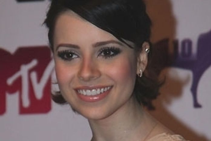 Sandy confirma participação no desfile da Beija-Flor, diz jornal