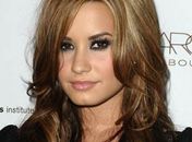 Assessor de Demi Lovato diz que seu pai mentiu para a imprensa