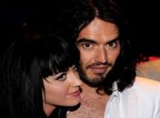 Desculpas: Rihanna compra lua de mel para Katy Perry