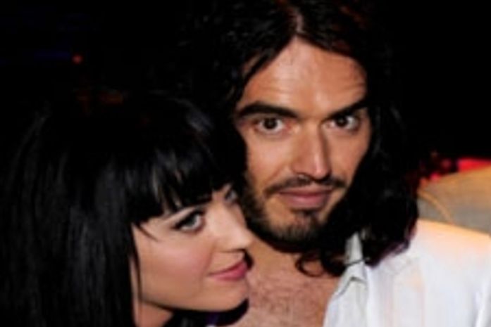 Desculpas: Rihanna compra lua de mel para Katy Perry