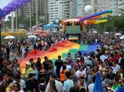 Parada do Orgulho Gay reúne 250 mil pessoas em Copacabana