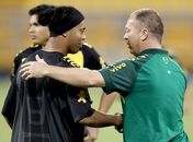 Com Ronaldinho Gaúcho, seleção brasileira treina para o jogo com a Argentina