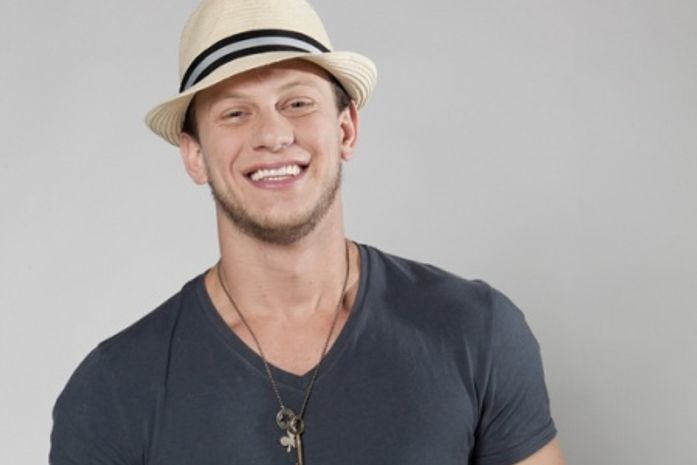 Arrependido de briga com Nany, Dudu faz apelo ao público gay