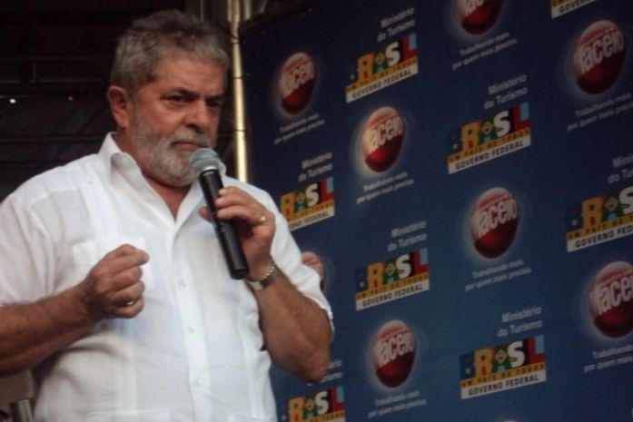 "Vou fazer um esforço para não chorar", diz Lula no último dia de mandato
