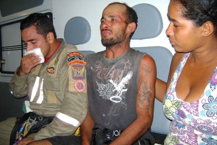 Bombeiros impedem que homem se jogue de torre de telefonia