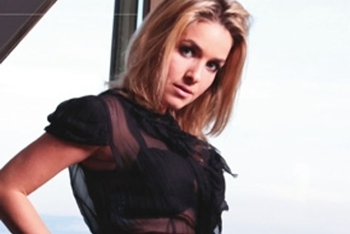 Sem mágoas do ex, Monique se diz apaixonada por si mesma