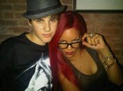 Rihanna janta com Justin Bieber e elogia abdômen do ídolo teen