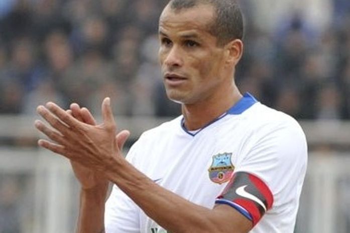 São Paulo acerta salários com Rivaldo e depende apenas do ex-clube do atleta