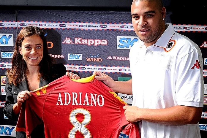 Com viagem marcada para o Brasil, Adriano está muito perto do Corinthians