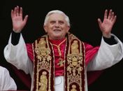 Papa pede que casais inférteis evitem método artificial