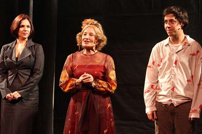 Glória Menezes aceita convite para protagonizar novela das seis