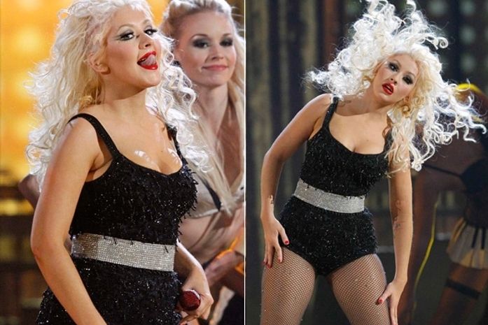 Christina Aguilera exibe corpo mais cheinho em perfomace sensual