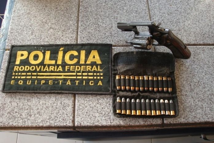 PRF cumpre mandados de busca e apreensão no Sertão