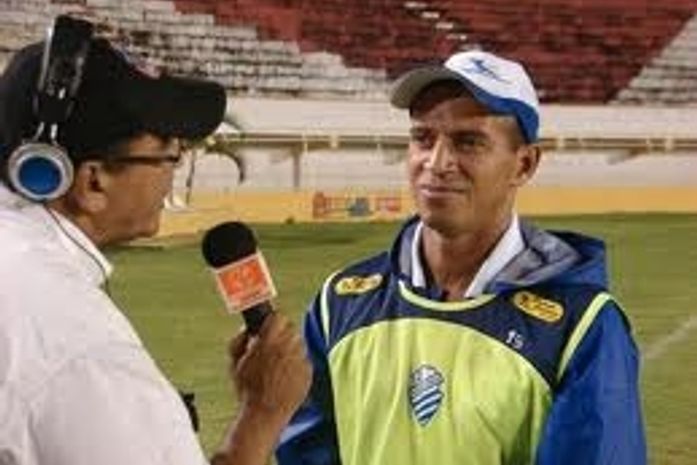 Lino deve mexer nos três setores do CSA para jogo com o Vitória