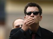 Charlie Sheen processa atriz pornô por extorsão