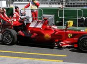 Piloto brasileiro participa de treino na equipe Ferrari