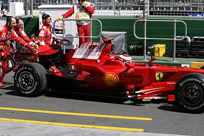 Piloto brasileiro participa de treino na equipe Ferrari