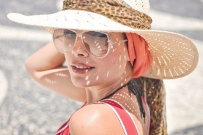 No cinema, Vanessa Giácomo vira uma prostituta viciada em novelas