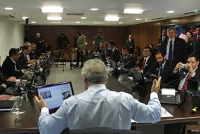 Lula diz que vai se tornar 'tuiteiro' e 'blogueiro' após deixar governo