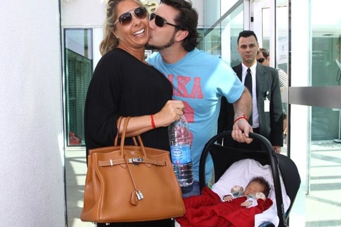 Em vez de buquê, Galisteu entrará com Vittorio no colo em seu casamento